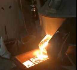 電弧爐冶煉現(xiàn)場視頻